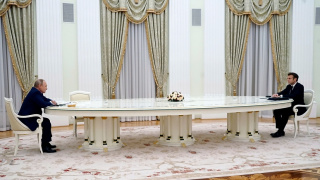 Putin long table.jpg